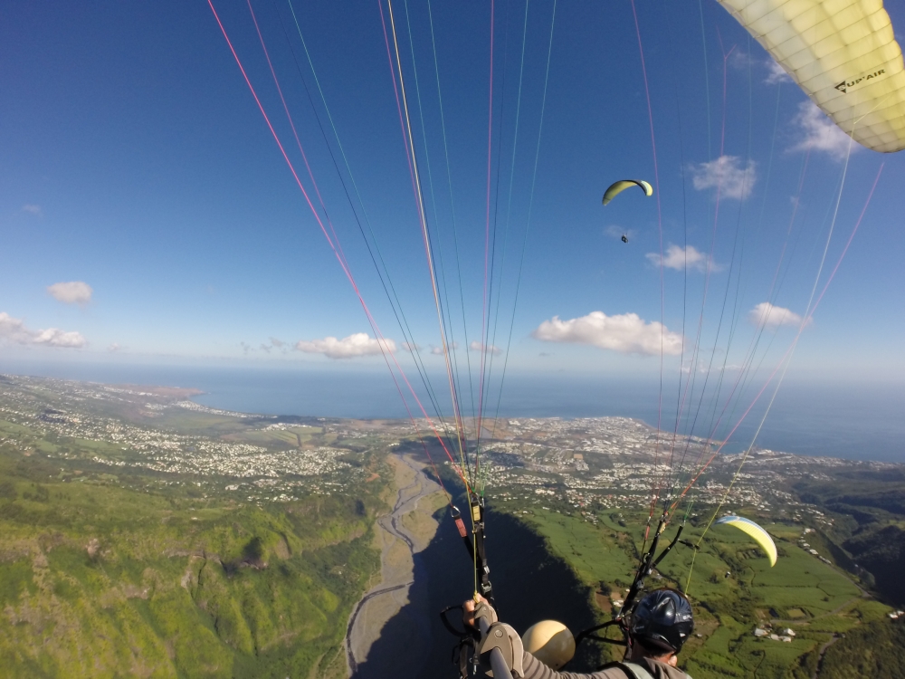 Les vols en parapente depuis l' interieur de l' île de la Réunion